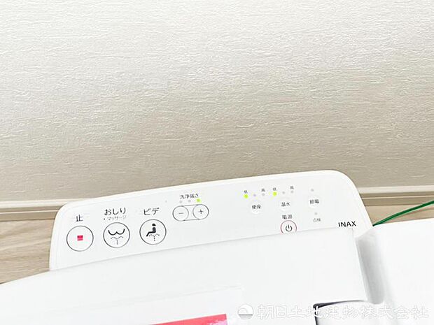 【ウォシュレット】洗浄機能付き便座を標準装備。冬の寒い時期には暖房機能も活躍。冷たい便座に座る必要が無くなります。