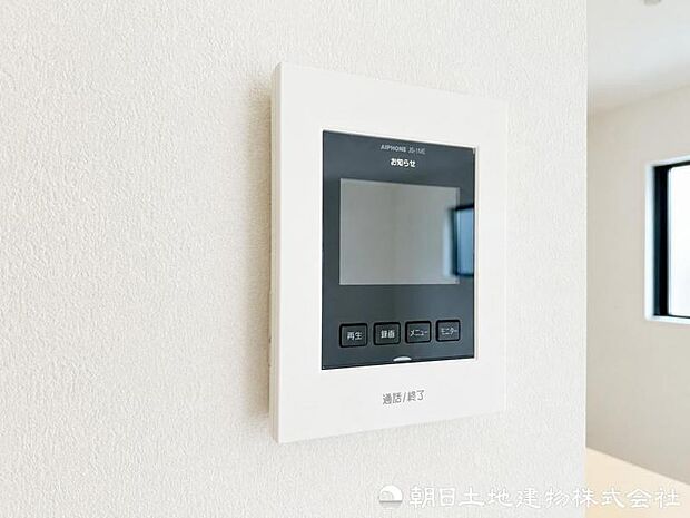 【インターホン】奥様やお子様だけでご在宅が多い方への必需品！突然の来訪も天候や時間帯に関係なく鮮明な画像で確認することが出来ます。