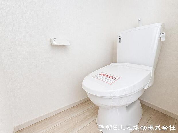 【トイレ】 落ち着いた雰囲気でまとめられたトイレ空間。毎日の使用を快適にサポートします。