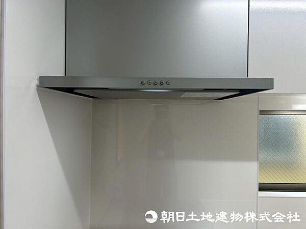 【レンジフード】お料理中の嫌な煙もレンジフードがしっかりと換気してくれます。