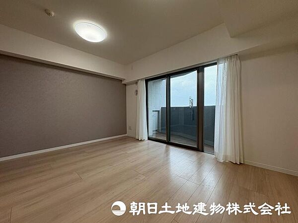 【リビング】 開放感あるLDKは家具配置もしやすく、家族それぞれの過ごし方に柔軟に対応できる設計です。