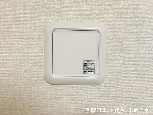 24時間換気システムを搭載し、室内の空気を継続的に入れ替えます。湿気やにおいを抑え、快適な住環境を保ちます。ご家族の健康にも配慮された設備です。