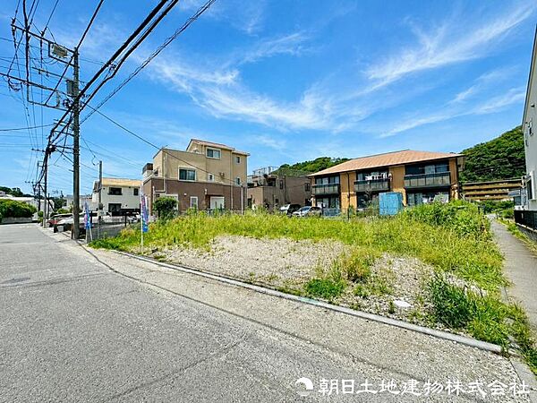 【前面道路】前面道路は道幅も広くゆとりがある為、お車の運転が苦手な方も安心ですね