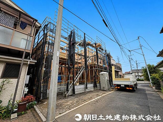 【前面道路】前面道路は車通りも少なくお車の運転が苦手な方も安心ですね。