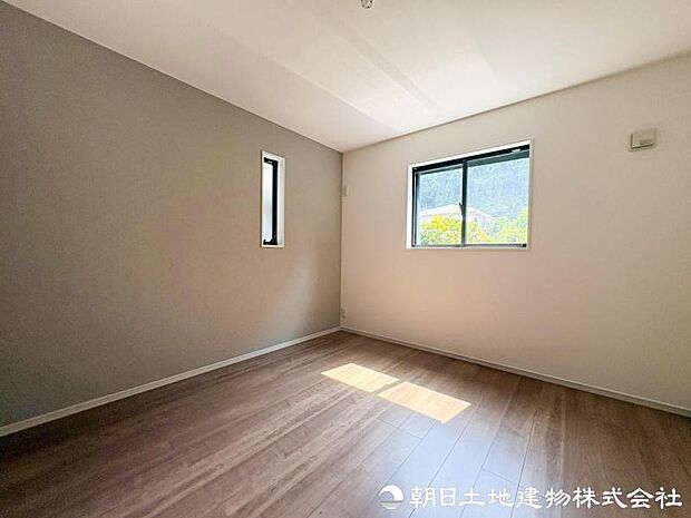 【洋室】シンプルで使いやすい洋室は、主寝室や子ども部屋、書斎などライフスタイルに合わせて多彩に活用いただけます。