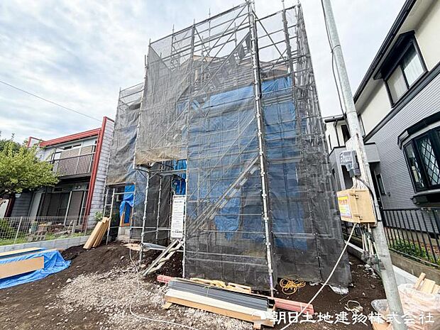 写真や資料だけでは分からない周辺環境や街の雰囲気、陽当りなどを現地で体感できます。新生活を思い描きながら、ぜひご覧ください。街の空気感まで現地で確かめられます。