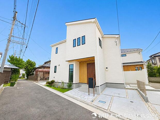 洗練された外観デザインが住む方の個性を映し、時を重ねるほど街並みに馴染む佇まい。末永く愛着を持って暮らせる住まいです。年月を重ねても美しく街に馴染む住まいです。