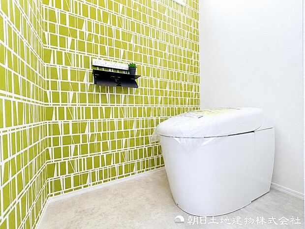 清潔感のある落ち着いたトイレ空間。毎日使う場所だからこそ、シンプルで使いやすく、心地よく過ごせるよう整えられています。清潔で快適な毎日をしっかり支える設備です。