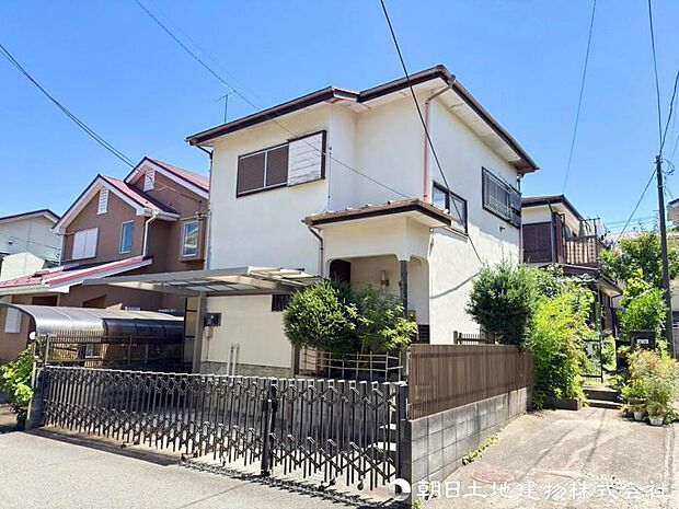 爽やかな青空と陽光に映える美しい外観。住み心地とデザイン性を兼ね備えた住空間が、日々の暮らしに心地よい満足感を届けます。住まう喜びを毎日の暮らしで実感できます。