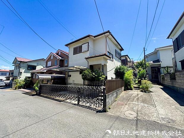 現地を訪れることで、道路の広さや周囲の音、街並みの雰囲気まで実感できます。資料では伝えきれない魅力を、ぜひ直接お確かめください。街の雰囲気を現地で体感できます。