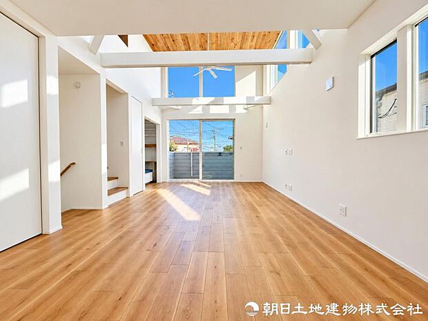 一日の中で長い時間を過ごすリビングは、寛ぐ・食事する・遊ぶなど多彩に活用可能。家族それぞれの過ごし方に寄り添う空間です。暮らし方に合わせて多目的に活用できます。