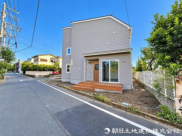 洗練された外観デザインが住む方の個性を映し、時を重ねるほど街並みに馴染む佇まい。末永く愛着を持って暮らせる住まいです。年月を重ねても美しく街に馴染む住まいです。