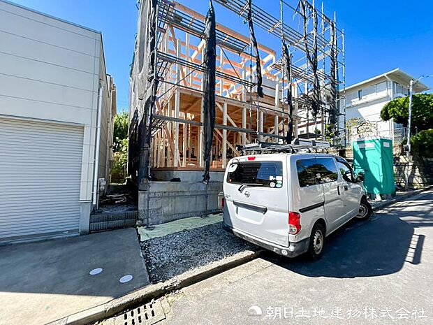 写真や資料だけでは分からない周辺環境や街の雰囲気、陽当りなどを現地で体感できます。新生活を思い描きながら、ぜひご覧ください。街の空気感まで現地で確かめられます。