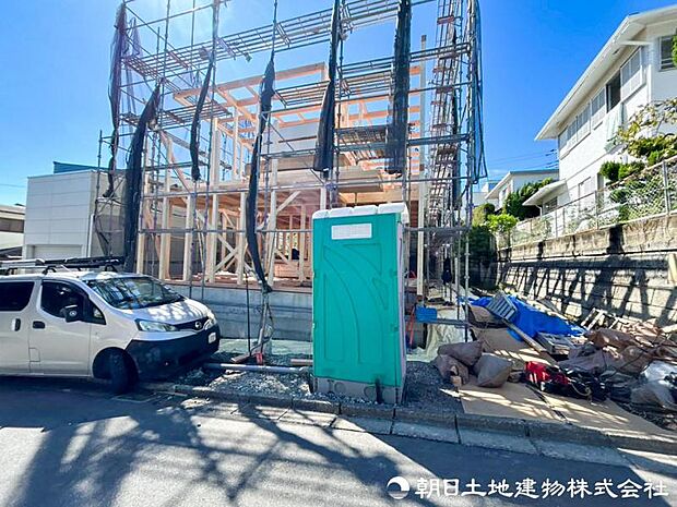 現在まだ建築中ですが、完成予定の建物について詳しくご説明するプレゼンも承ります。間取りや設備など、気になる点をお気軽にご相談ください。完成後の姿も想像できます。