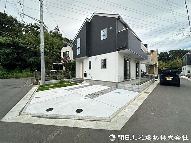 爽やかな青空と陽光に映える美しい外観。住み心地とデザイン性を兼ね備えた住空間が、日々の暮らしに心地よい満足感を届けます。住まう喜びを毎日の暮らしで実感できます。