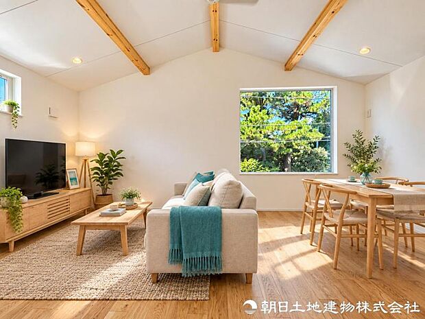 採光と通風に配慮された心地よいリビング。窓から感じる街の気配や季節の風を楽しみながら、ゆったりと寛げる空間です。季節の移ろいを感じながら寛ぎの時間を楽しめます。※家具はAIによるイメージになります