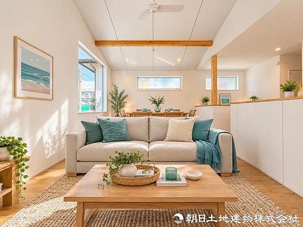 豊かな陽光と心地よい風を取り込むリビング。明るさと開放感に恵まれ、季節を問わず家族が快適に過ごせる住空間に仕上がっています。一年を通して家族が快適に過ごせます。※家具はAIによるイメージになります