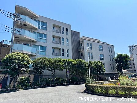 ただ住むだけではなく、心から快適に暮らしていただける住まいをご提案。物件や街、資金計画まで、住まいに関することを丁寧にお手伝いします。何でもご相談くださいませ。