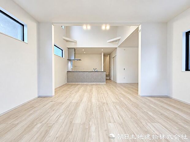 一日の中で長い時間を過ごすリビングは、寛ぐ・食事する・遊ぶなど多彩に活用可能。家族それぞれの過ごし方に寄り添う空間です。暮らし方に合わせて多目的に活用できます。