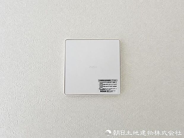 【24時間換気システム】室内におけるカビや結露の発生を防止できます。 室内の湿度が高いと、カビや結露が発生しやすくなります。 十分に換気しなければ、空気の流れが悪くなり、結露が発生しやすくなるでしょう