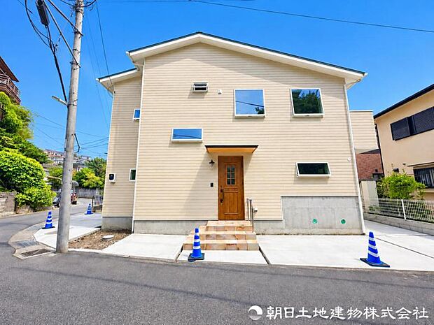 緑豊かな住環境で、毎日のお散歩や休日の散策も心地よく楽しめます。季節の移ろいを身近に感じながら、穏やかな暮らしが叶います。自然を身近に感じる穏やかな住環境です。