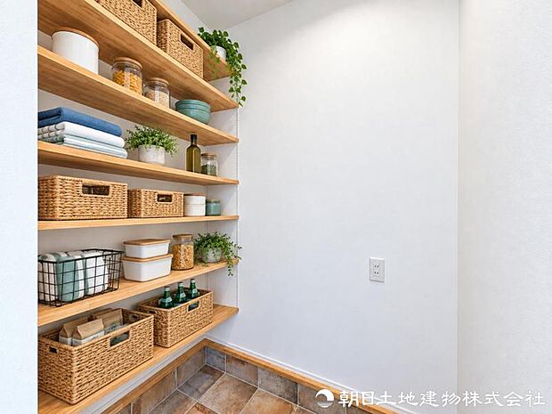 衣類や日用品をすっきり片付けられ、居住空間をより広く美しく保ちながら快適に暮らせます。ゆとりある住空間を保てるのも魅力です。
