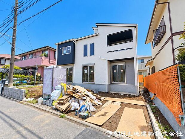 現在まだ建築中ですが、完成予定の建物について詳しくご説明するプレゼンも承ります。間取りや設備など、気になる点をお気軽にご相談ください。完成後の姿も想像できます。