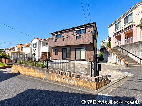 現地を訪れることで、道路の広さや周囲の音、街並みの雰囲気まで実感できます。資料では伝えきれない魅力を、ぜひ直接お確かめください。街の雰囲気を現地で体感できます。