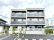 西川原駅より徒歩10分 築3年1ヶ月 3階建の賃貸物件
