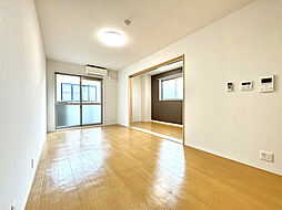 プレミール亀岡 302号室 3階1LDKのリビング/ダイニング