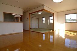 ヴィラコートＳＥＩ 205号室 2階3LDKのリビング/ダイニング