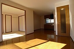 ドルフ東久万 105号室 1階2LDKのリビング/ダイニング