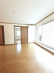 ロイヤルコート春日　Ｂ棟 201号室 2階2LDKのリビング/ダイニング