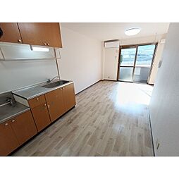 リバーサイドハイツ 1階1LDKのリビング/ダイニング