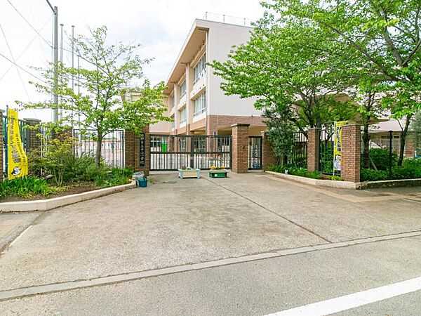日野市立平山小学校迄890ｍ