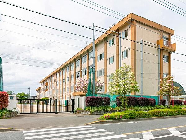 八王子市立元八王子中学校迄320ｍ