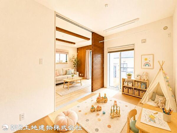 リビングには寝転がれる和室が隣接。子育てシーンでも大活躍します※家具・家電・小物はCG画像になります