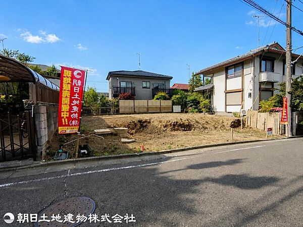 南側が道路に面しているので陽当たり良好！毎日を過ごす場所が明るいと、自然と気持ちも明るくなりますよ。