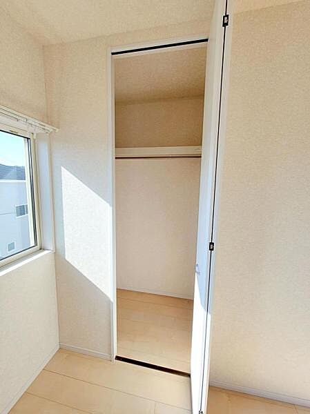 【居室クローゼット】
