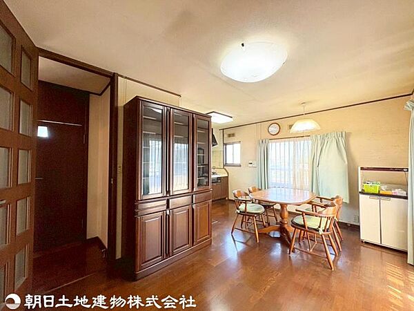 空が広く大きく感じる安らぎ溢れる住環境です。柔らかな風と緑に包まれる暮らしはいかがでしょうか。