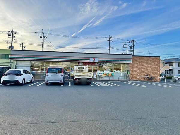 セブンイレブン 日野万願寺6丁目店迄520ｍ