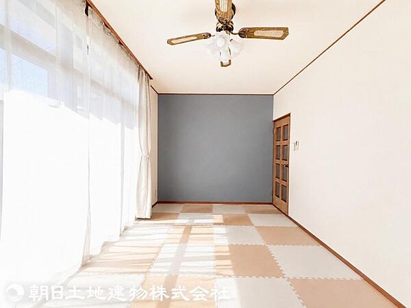 リビングは形が綺麗なので家具の配置がしやすく、インテリアを考えやすいです