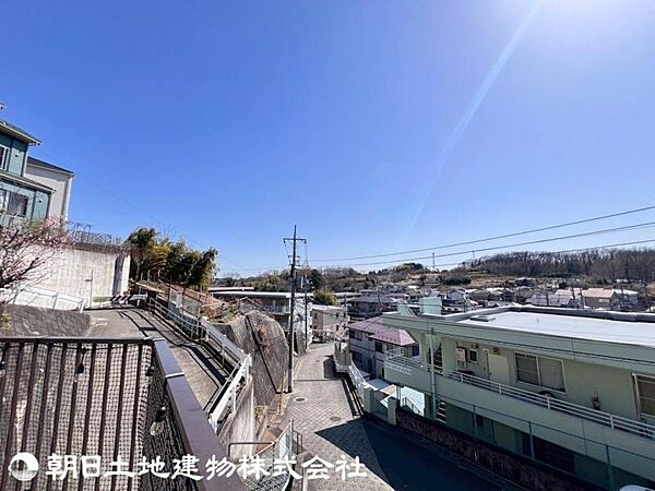 豊かな緑に癒され、生活のしやすさにも満たされる。自然と利便性のバランスが心地よい、穏やかな街並み