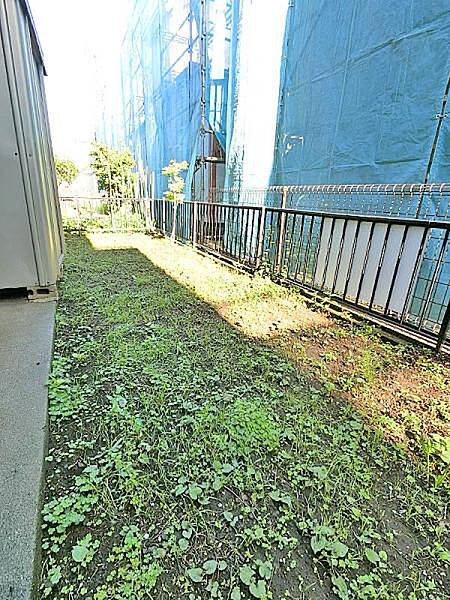 ガーデニングや家庭菜園を楽しめるお庭付きです