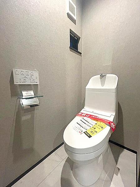 温水シャワー付きトイレ、寒い日でも安心です！