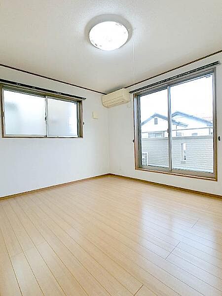 たっぷりの陽光と心地よい風が舞い込みます