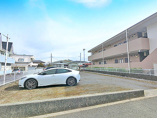 矢部駅徒歩15分。住環境の整った通勤通学便利な立地の住まい