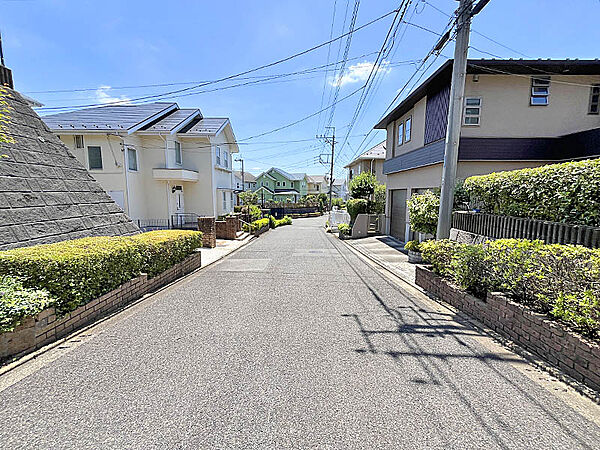 前面道路は6ｍありますので車庫入れがしやすいです