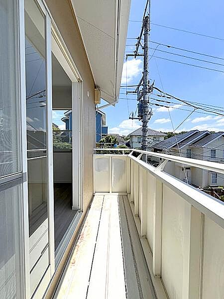 家族全員の洗濯物もよく乾く風通しの良いバルコニー
