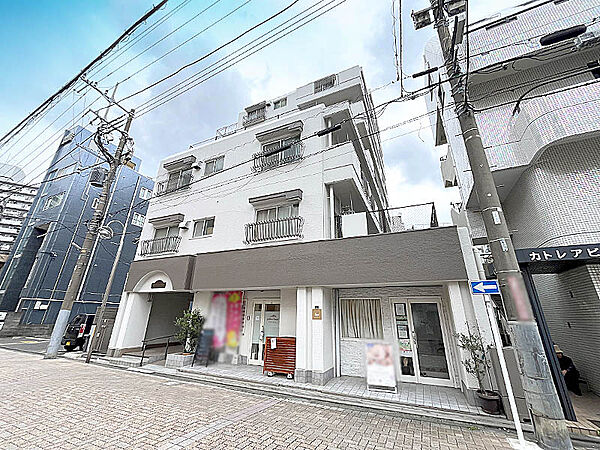 最上階7階の角部屋で開放感がございます